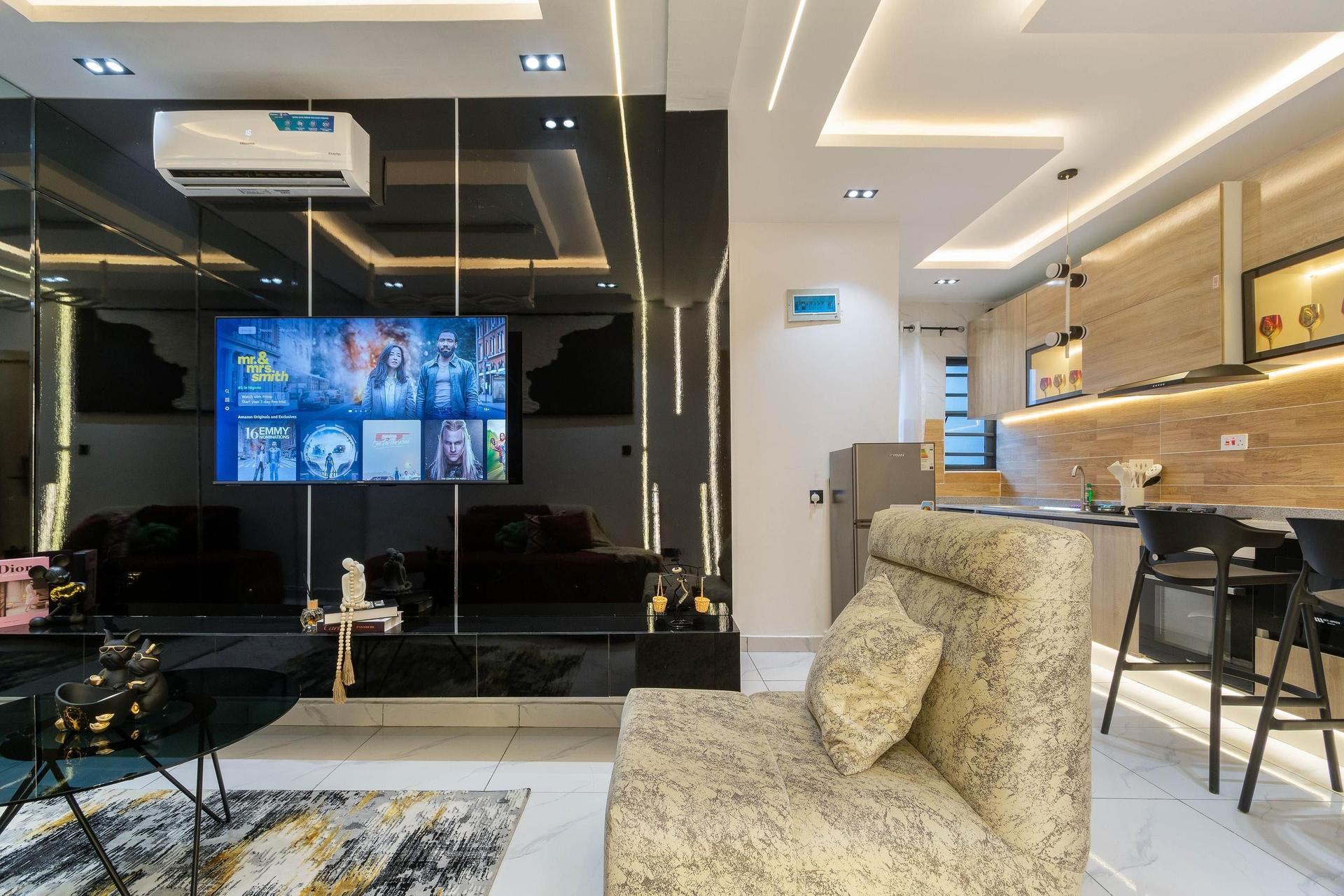 https://image.cityspacesandbookings.com/apartments/688d2749125fc6d0b47b898f/bedroom/c0c0454f-615a-4aed-a6e1-791016e78cdb.jpeg