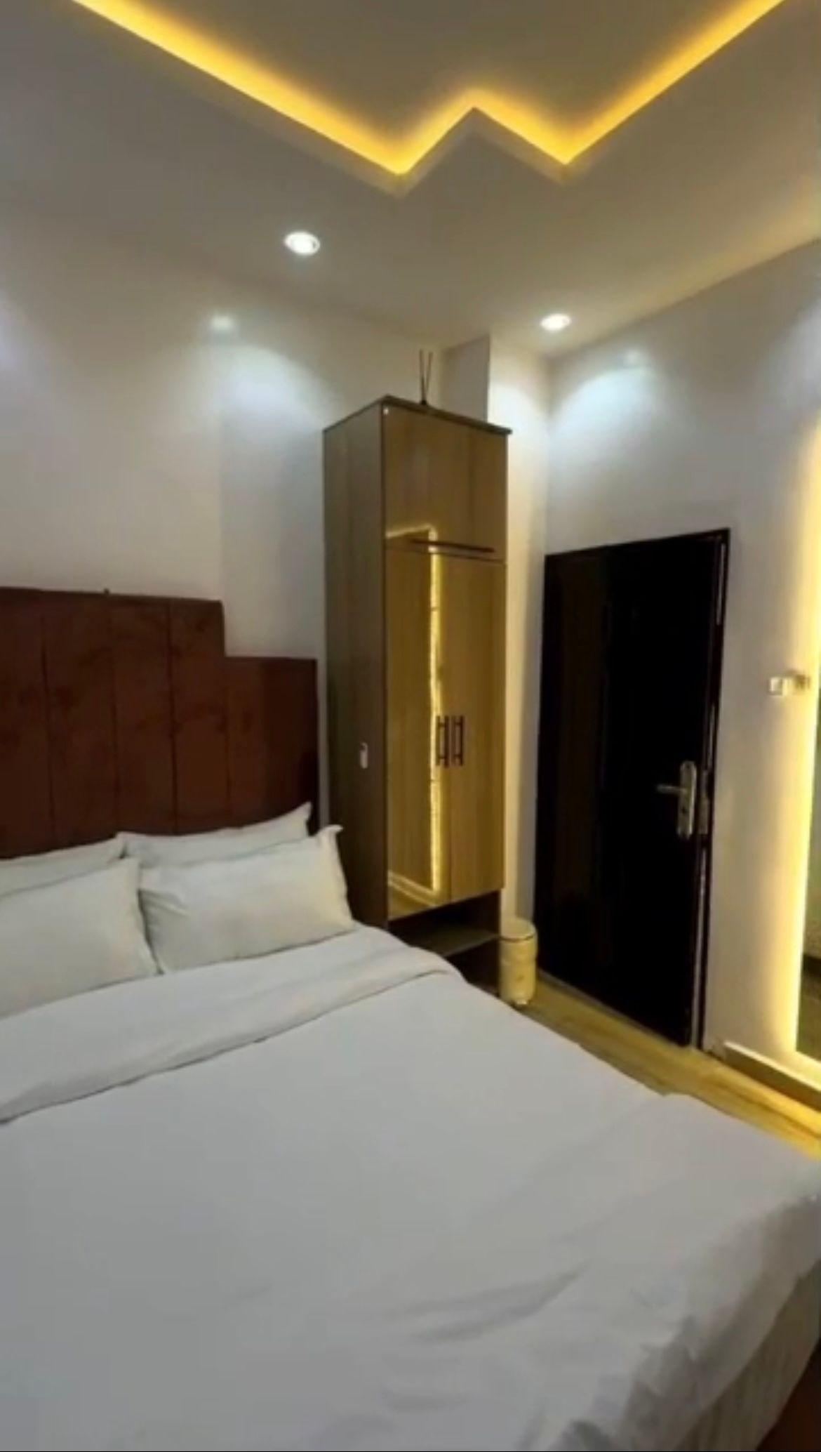 https://image.cityspacesandbookings.com/apartments/68d1288cc03e1d216e443a04/bedroom/IMG_4856.jpeg