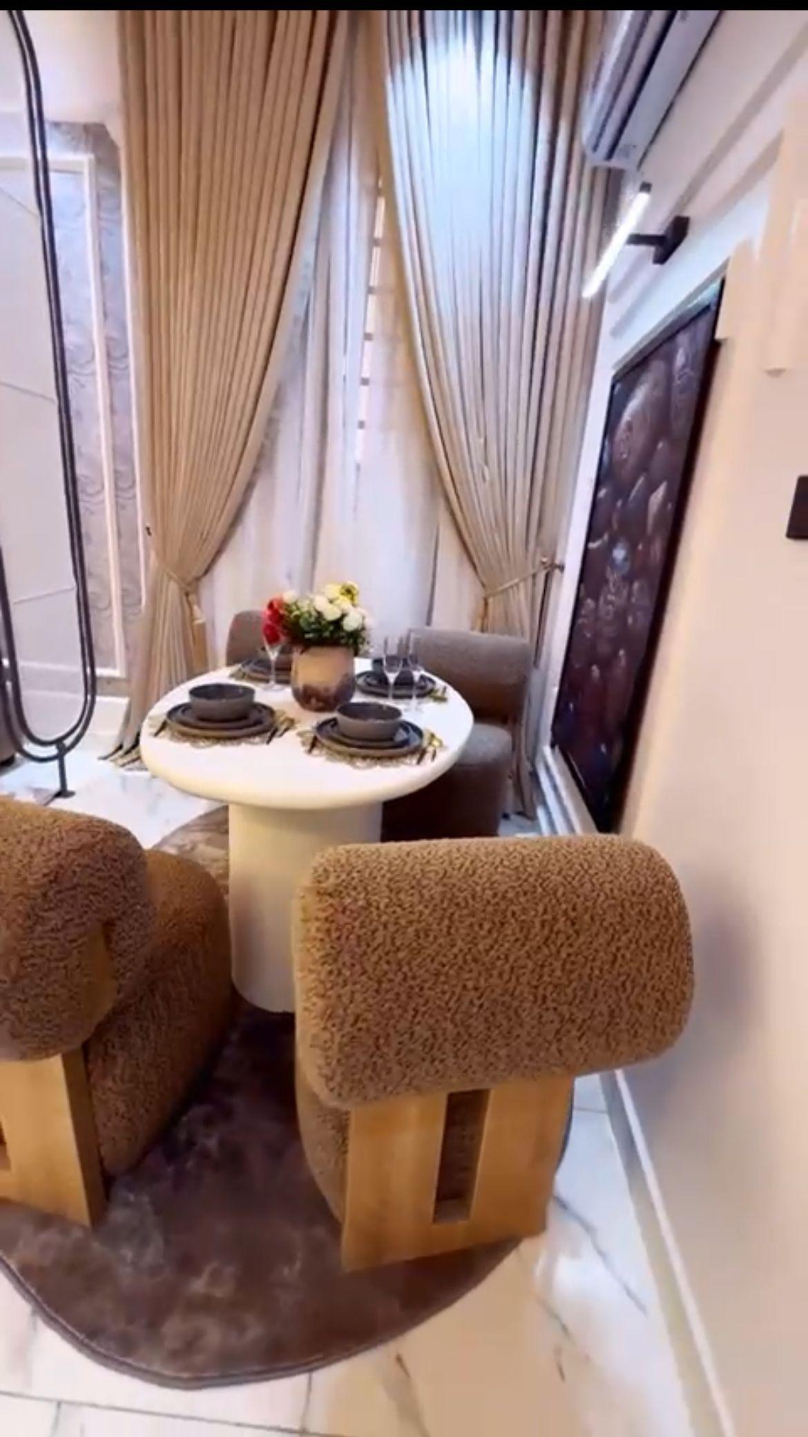 https://image.cityspacesandbookings.com/apartments/68e6a9b5c101adfa422e7c11/bedroom/IMG_5529_2025-10-08T18:14:40Z.jpeg
