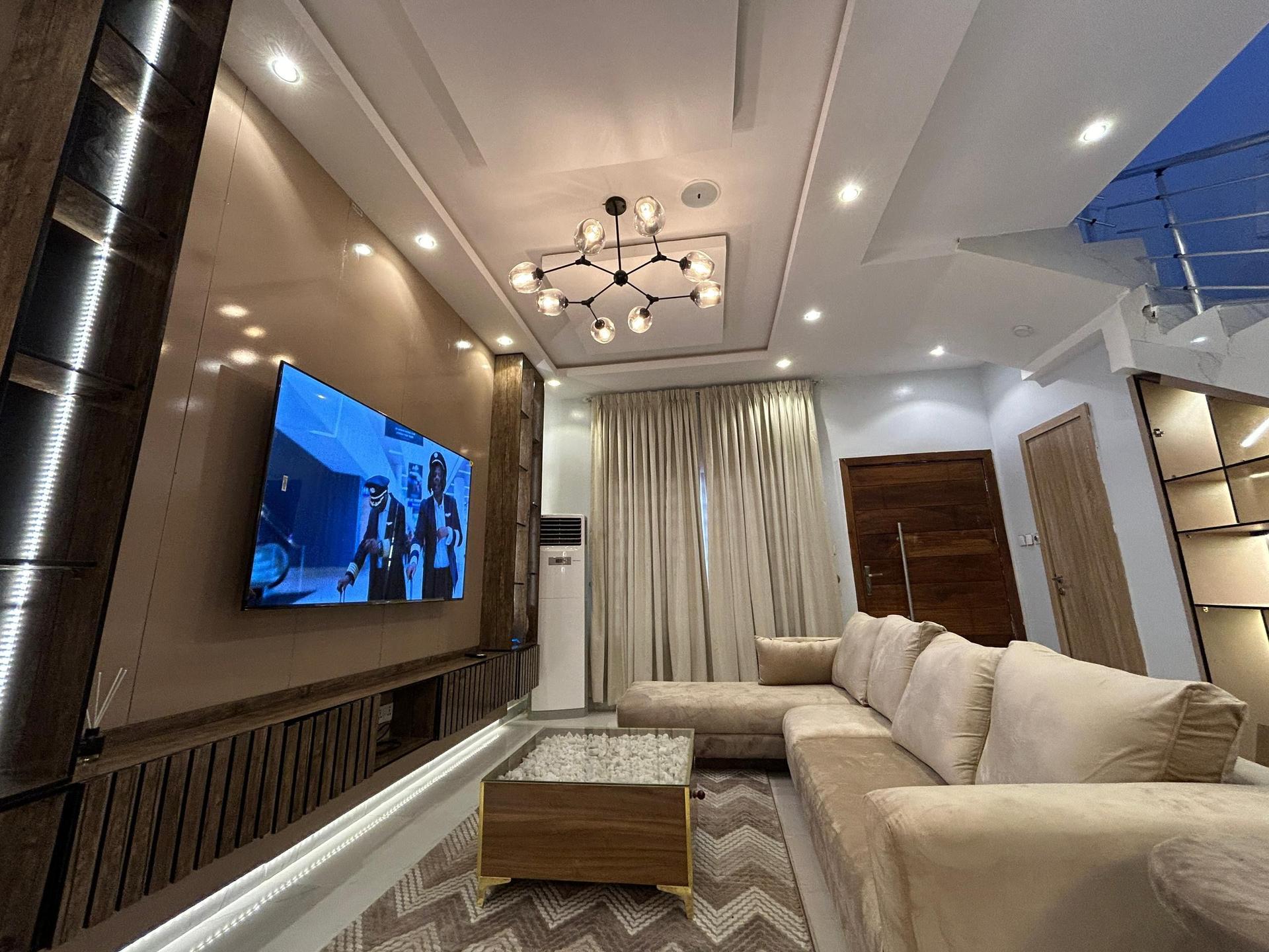 https://image.cityspacesandbookings.com/apartments/6908ae70dc178b6ce68bf314/sittingroom/1762176844-4418ffa6.jpeg