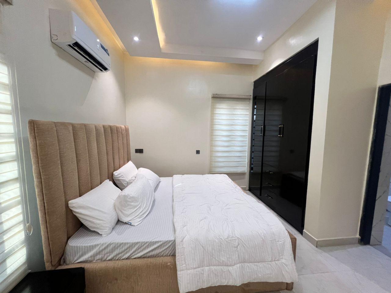 https://image.cityspacesandbookings.com/apartments/69ce658760aa23f1a625b476/bedroom/1775134229-38705c63.jpeg