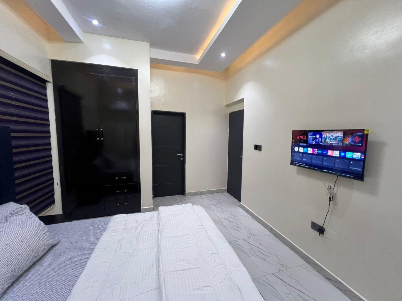 https://image.cityspacesandbookings.com/apartments/69ce658760aa23f1a625b476/bedroom/1775134229-4ae2b08b.jpeg