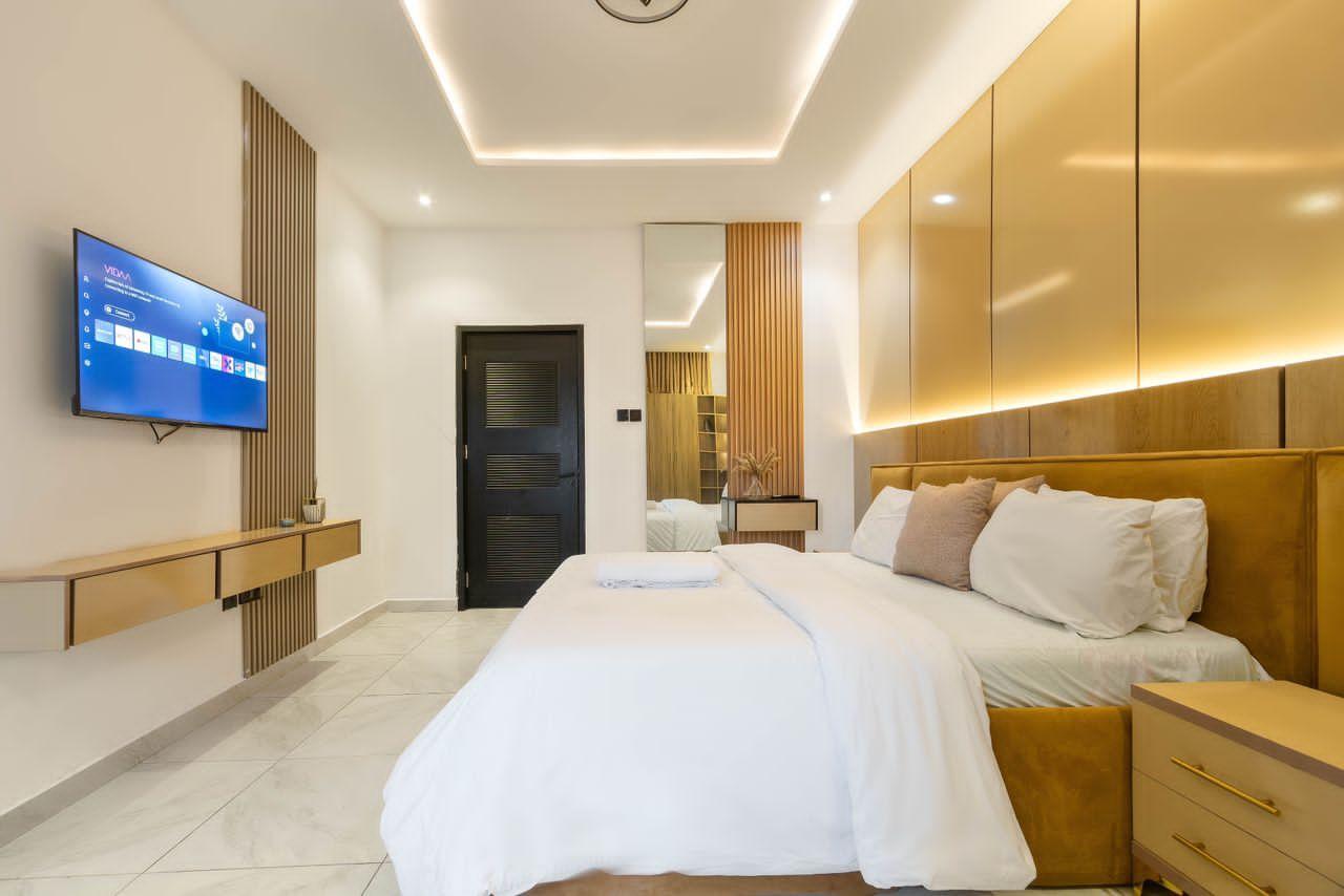 https://image.cityspacesandbookings.com/apartments/69d6a75bec2c6017ddbf6932/bedroom/1775675418-678425db.jpg
