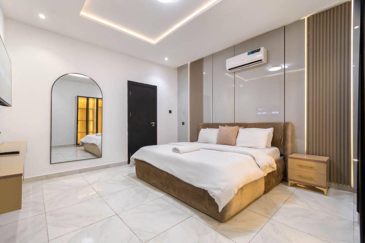https://image.cityspacesandbookings.com/apartments/69d6a75bec2c6017ddbf6932/bedroom/1775675418-d4397907.jpg