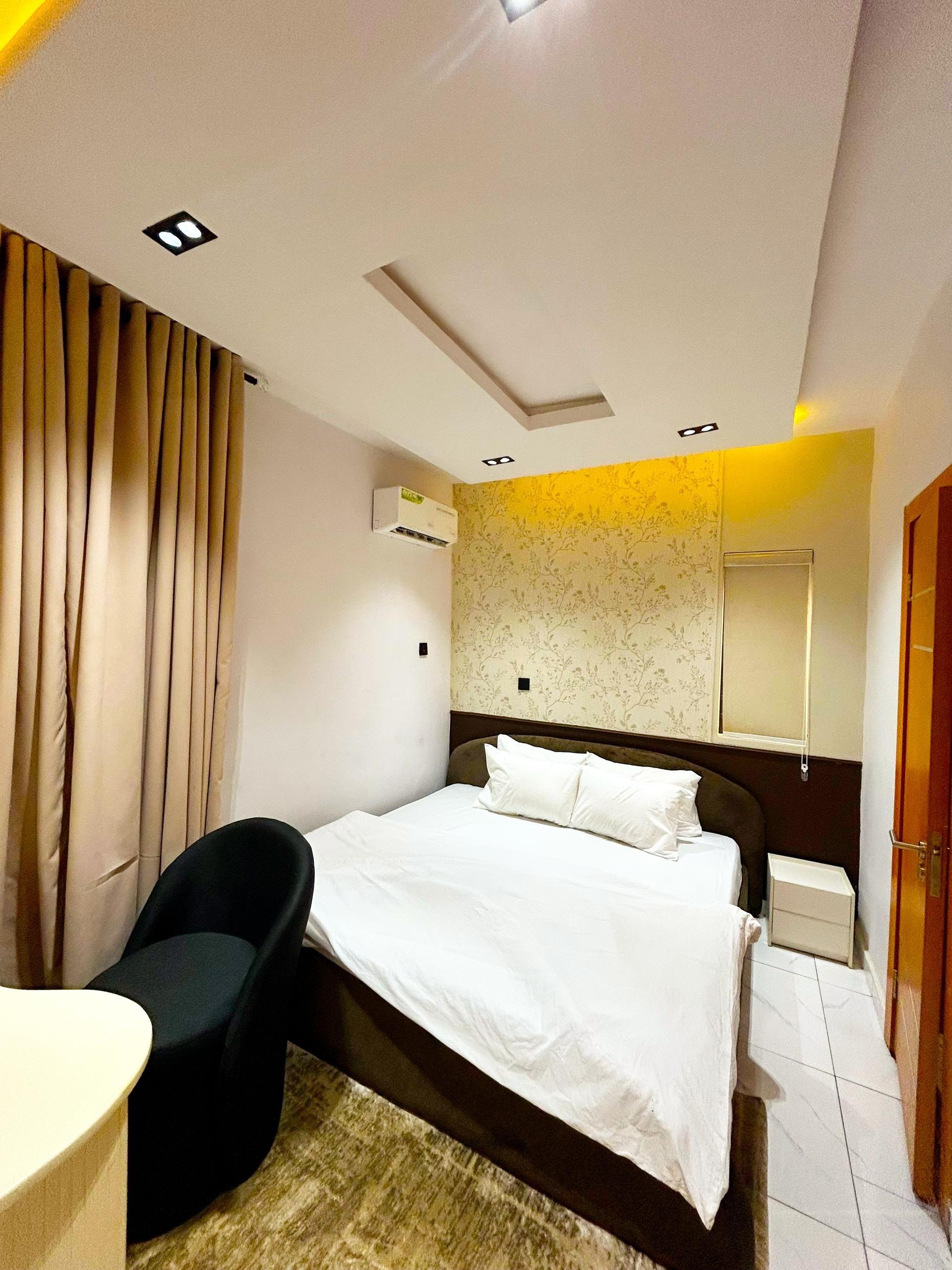 https://image.cityspacesandbookings.com/apartments/6a03c8009cbec3af5593dab2/bedroom/1778633079-64df7f65.jpg