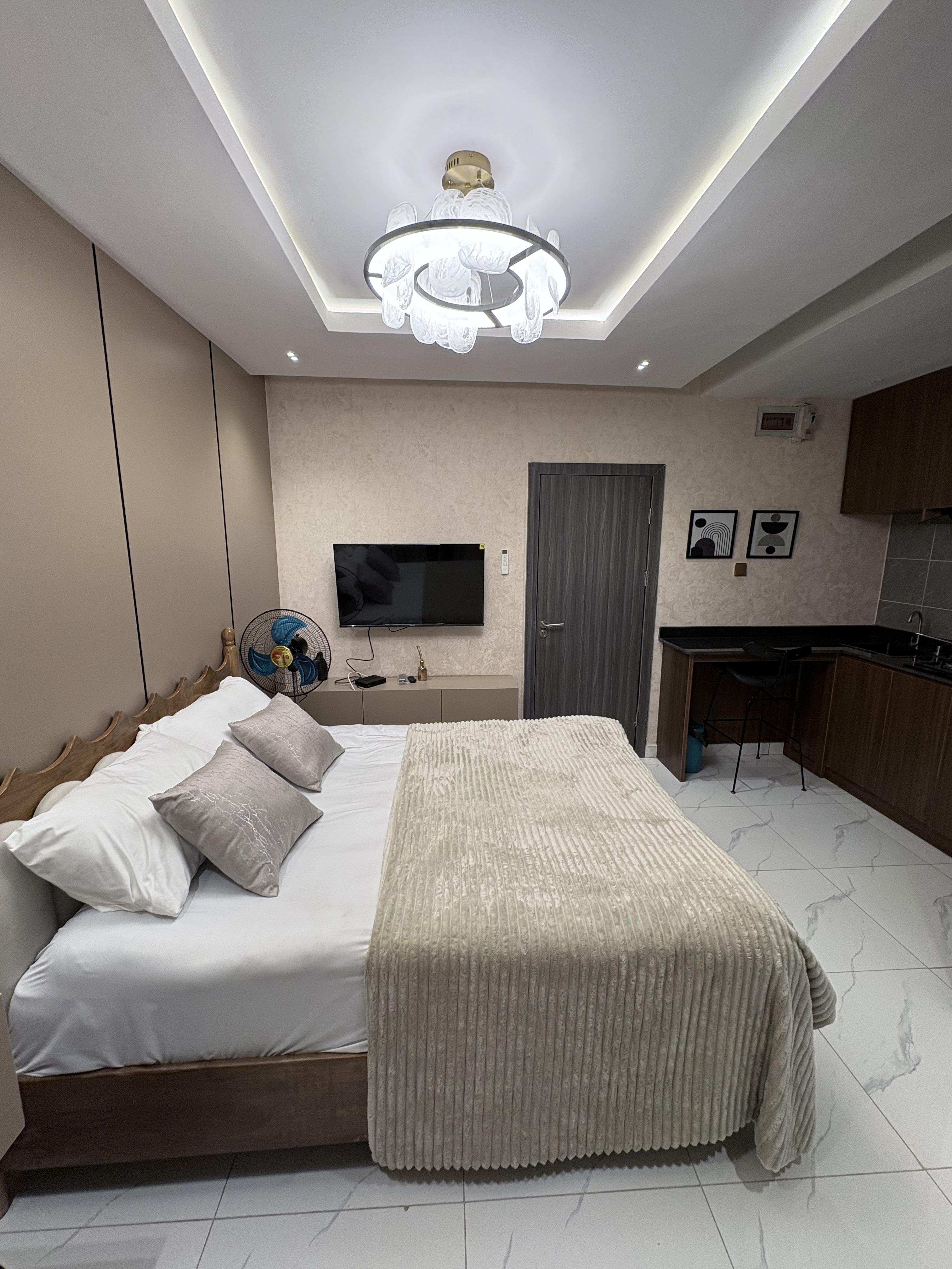 https://image.cityspacesandbookings.com/apartments/6a03cacc9cbec3af5593dab4/bedroom/1778633601-5b936e32.png