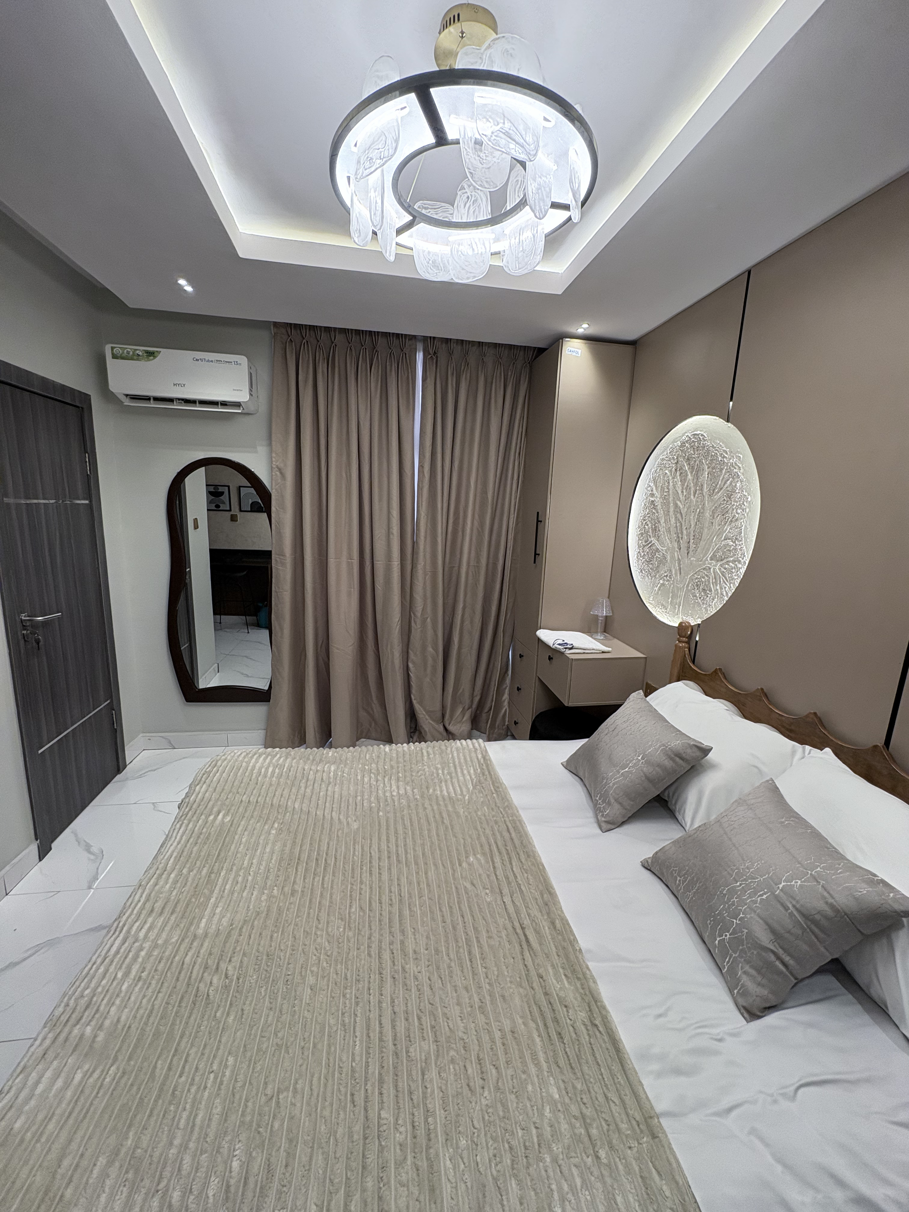 https://image.cityspacesandbookings.com/apartments/6a03cacc9cbec3af5593dab4/bedroom/1778633601-75aebe85.png