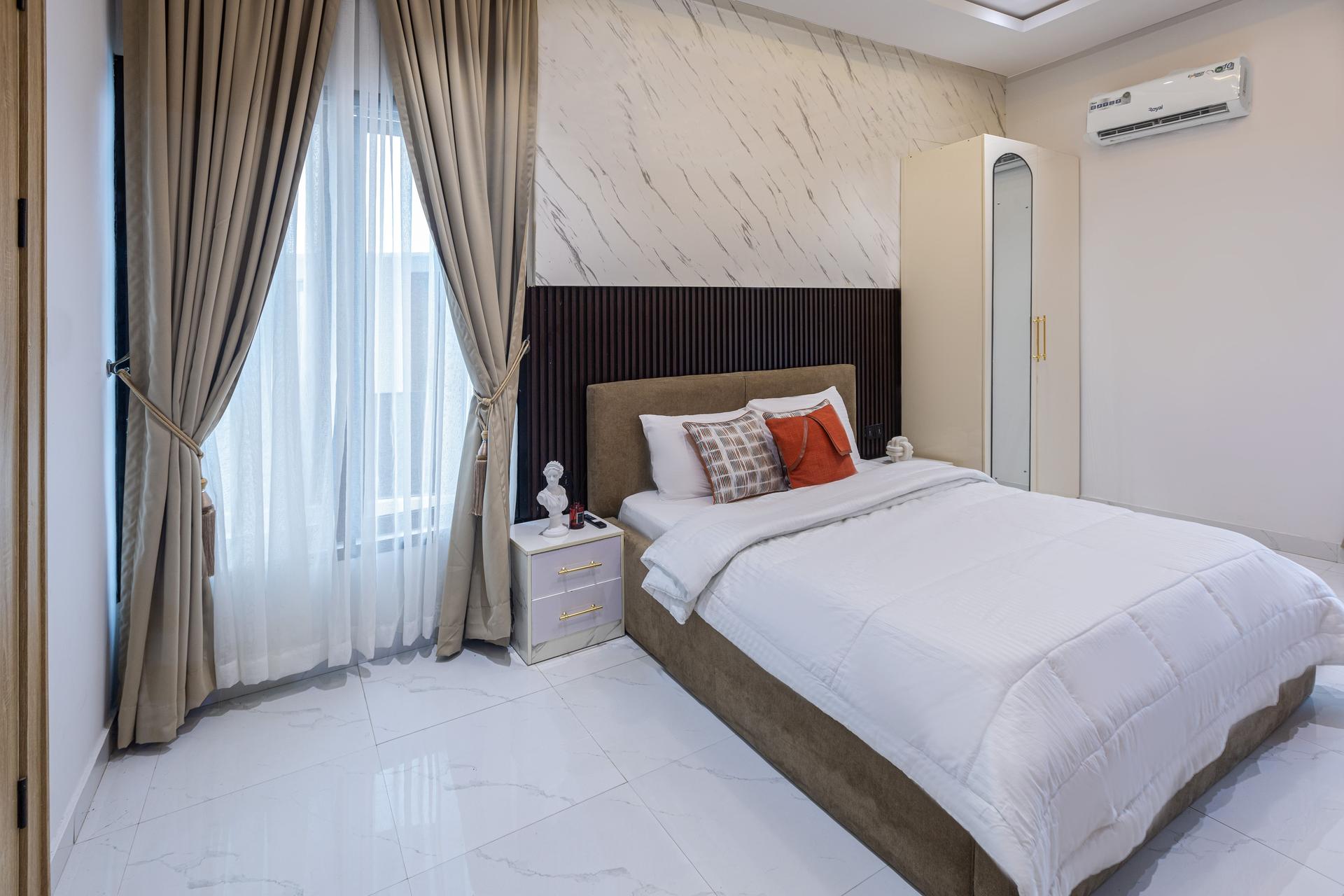 https://image.cityspacesandbookings.com/apartments/6a0978599cbec3af5593daba/bedroom/1779006452-37b5786e.jpeg