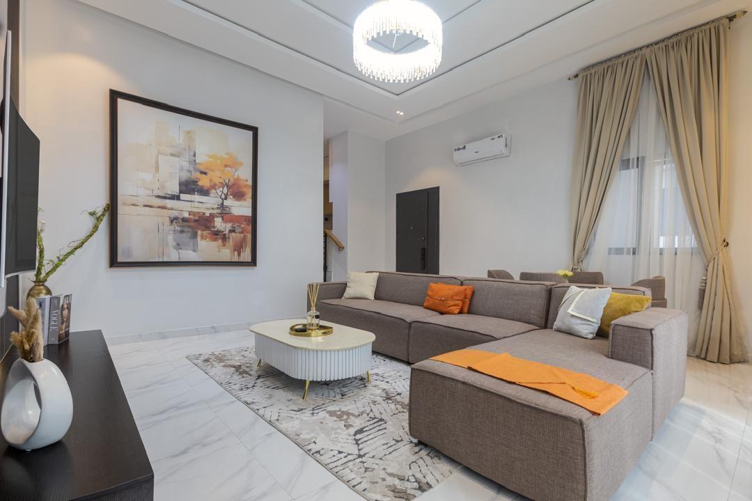 https://image.cityspacesandbookings.com/apartments/6a0978599cbec3af5593daba/sittingroom/1779006908-e1ce177d.jpeg
