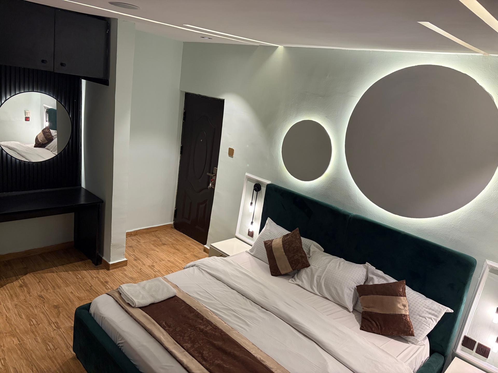 https://image.cityspacesandbookings.com/apartments/6a4bef7caef0780749fb10ec/bedroom/1783361900-28a1e04e.jpeg