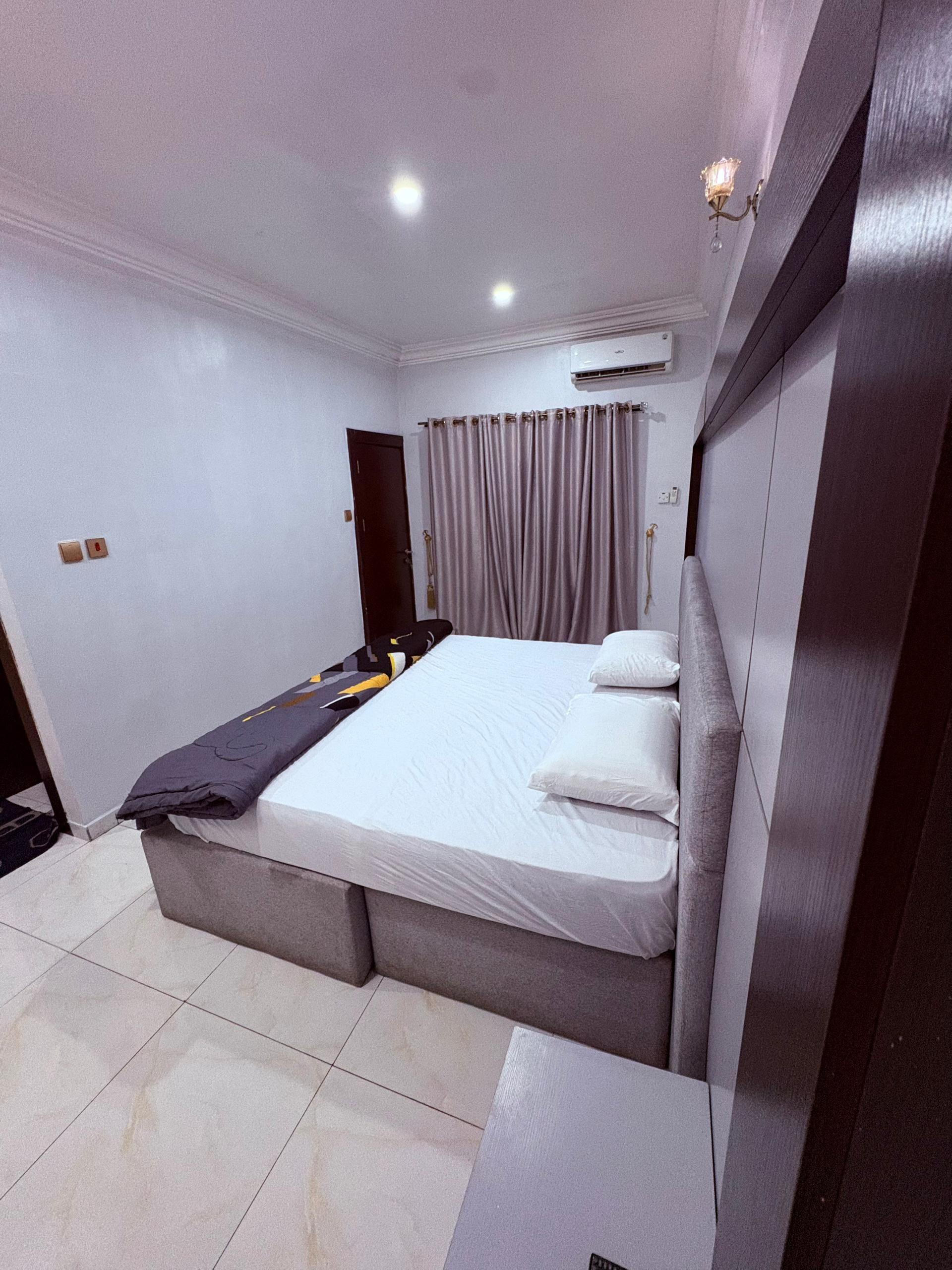 https://image.cityspacesandbookings.com/apartments/6a633d9dfc127f8005c8a009/bedroom/1784889089-d11ea656.jpg