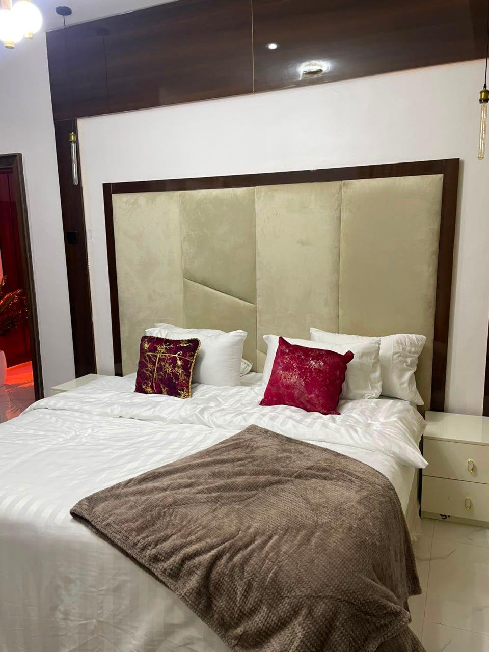 https://image.cityspacesandbookings.com/apartments/6a74453422755a860b85350d/bedroom/1786005145-1aeaf2a8.jpg