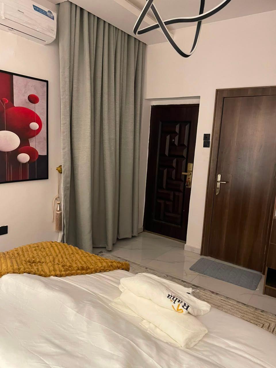 https://image.cityspacesandbookings.com/apartments/6a74453422755a860b85350d/bedroom/1786005145-1d70479b.jpg