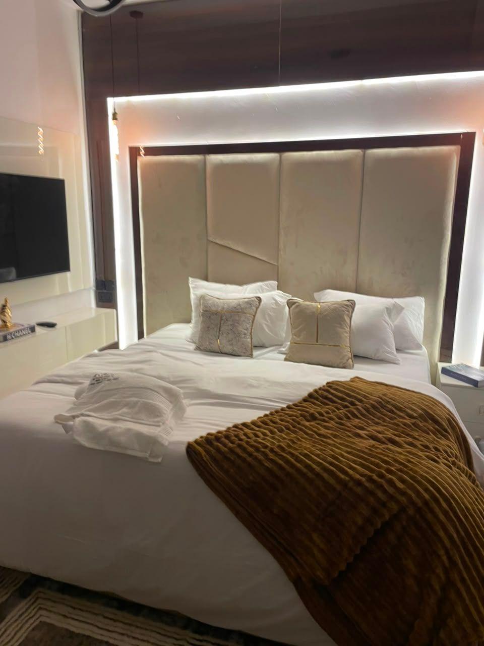 https://image.cityspacesandbookings.com/apartments/6a74453422755a860b85350d/bedroom/1786005145-e4c4cde0.jpg