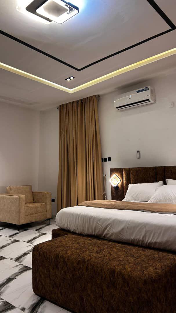 https://image.cityspacesandbookings.com/apartments/6a7476bed1e2bd07099bcade/bedroom/1786017668-43635fea.jpg