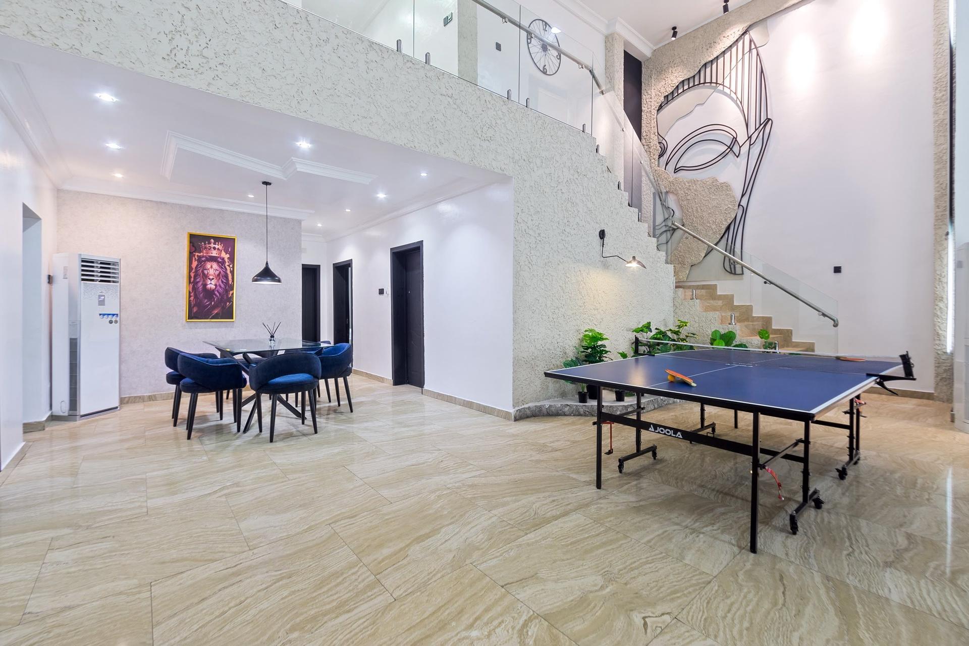 https://image.cityspacesandbookings.com/apartments/6aa91c4e525565a880e4948b/sittingroom/1789467920-b3ee7fde.jpg