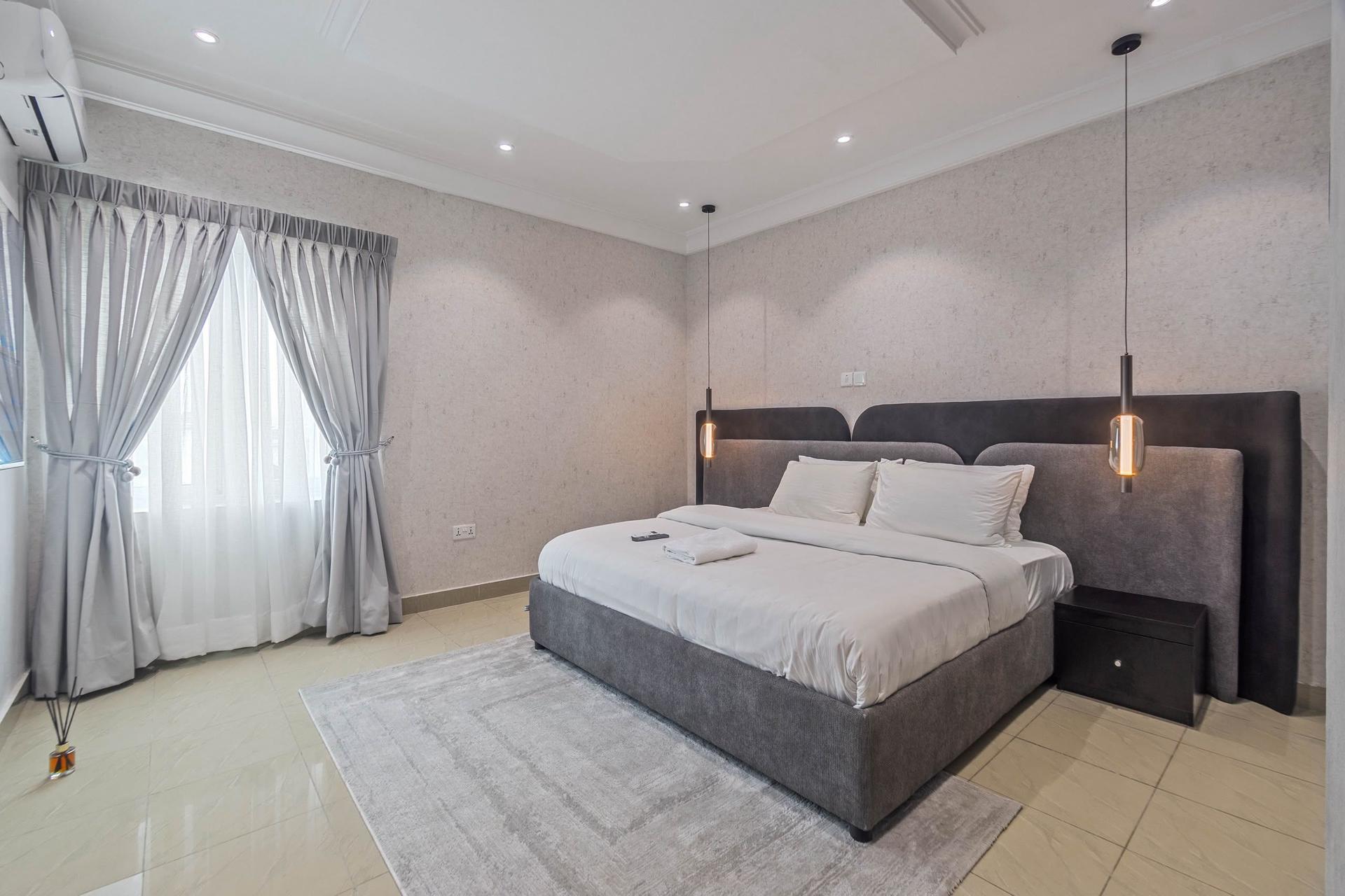 https://image.cityspacesandbookings.com/apartments/6aa91e39525565a880e4948d/bedroom/1789468322-affe6e1d.jpg