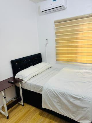 https://image.cityspacesandbookings.com/apartments/6ab2b10449221dfc1b119677/bedroom/1790096659-3a03732e.jpg