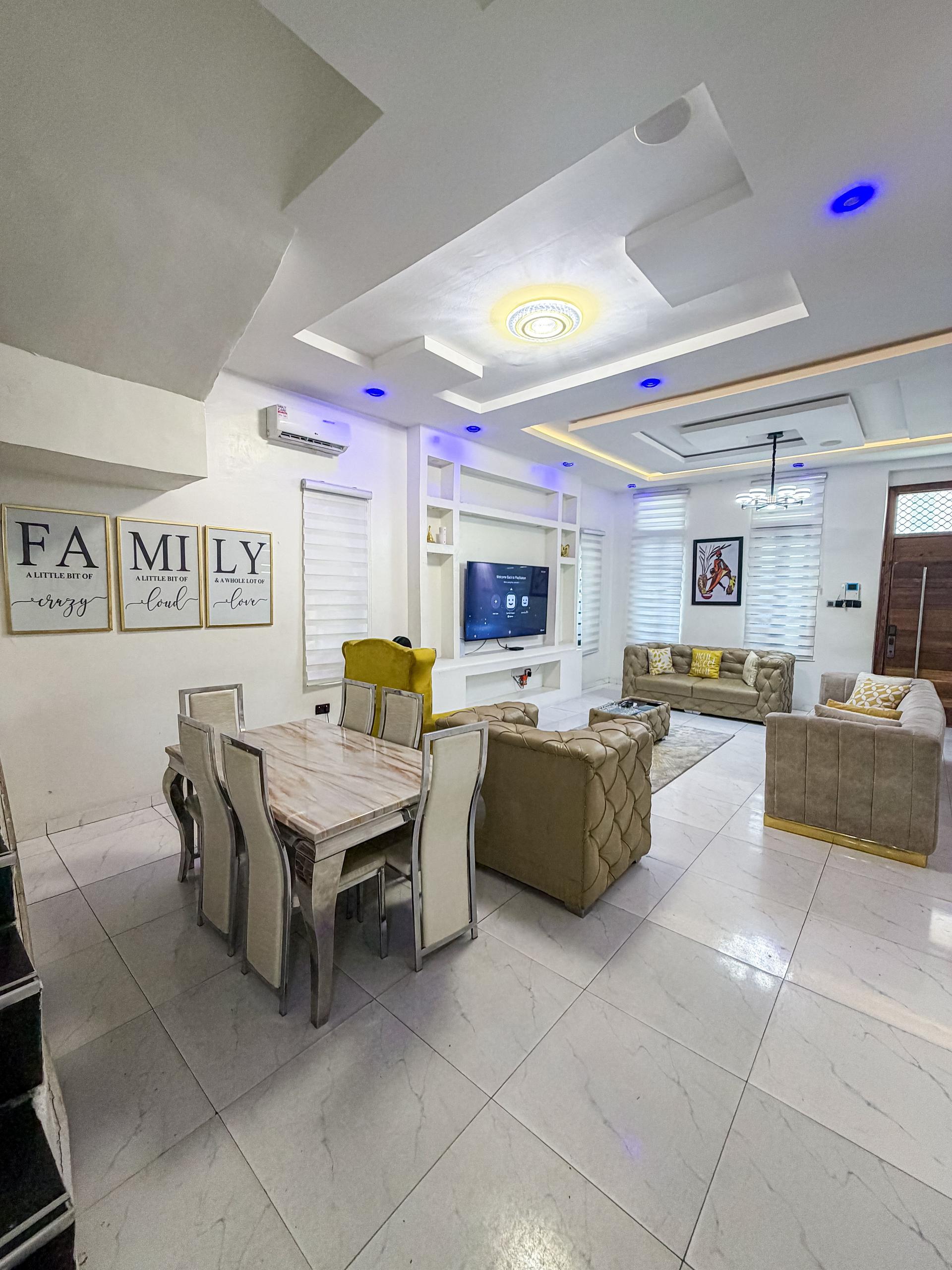 https://image.cityspacesandbookings.com/apartments/6ab2d90a49221dfc1b11967a/bedroom/1790105987-b2b0d5c6.jpeg