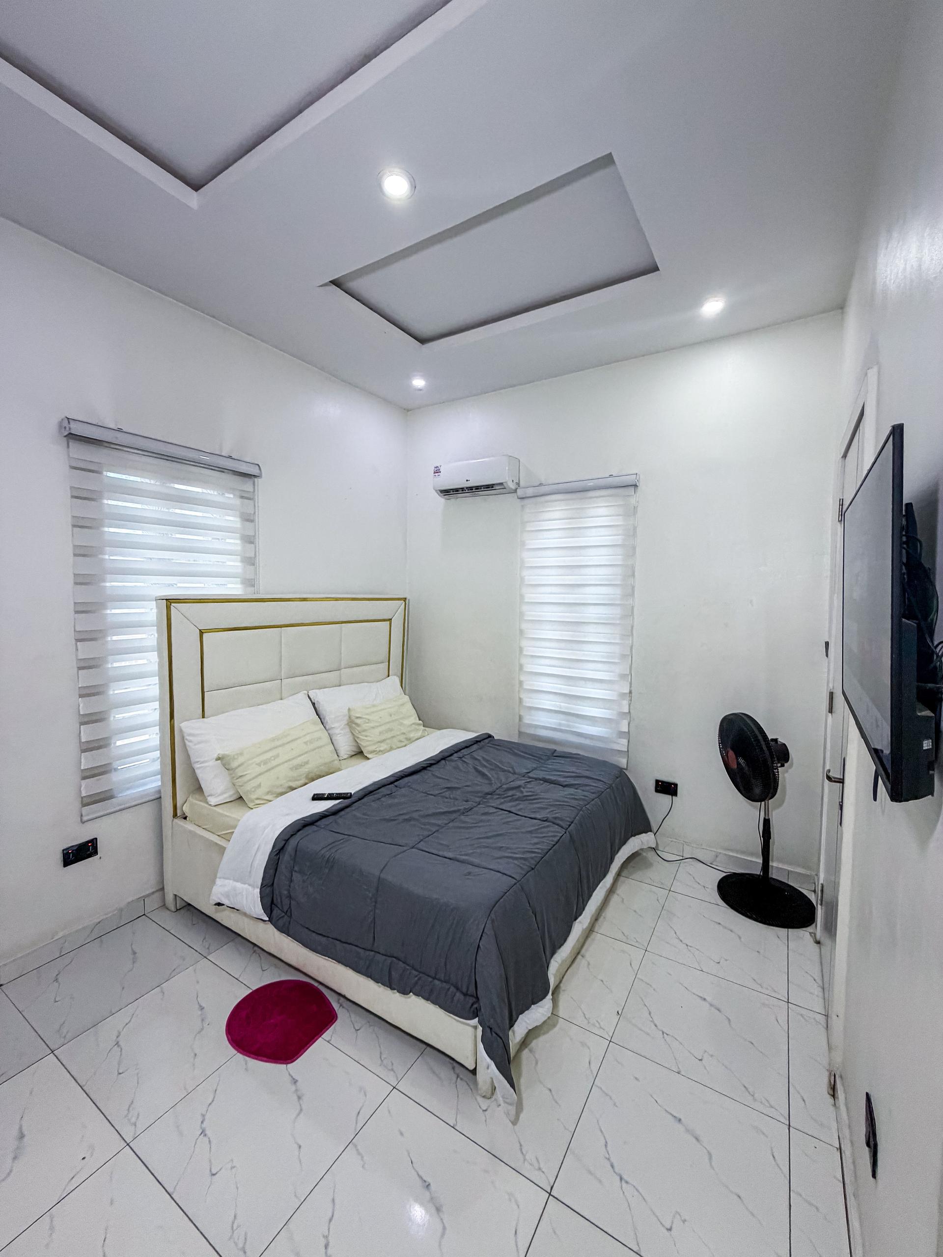 https://image.cityspacesandbookings.com/apartments/6ab2d90a49221dfc1b11967a/bedroom/1790105988-cce6706e.jpeg