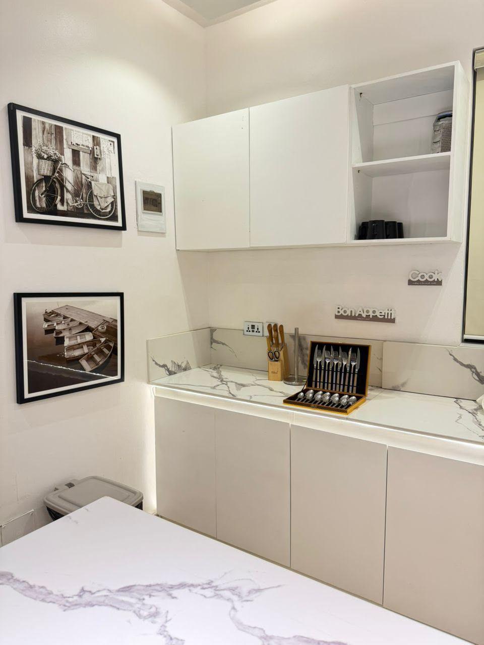 https://image.cityspacesandbookings.com/apartments/6abbb088937359e460949c5d/kitchen/1790685610-138a092d.jpg